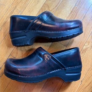 Sanita Wide Pro Cabrio Clog in Bordeaux Fits US Women’s 9
